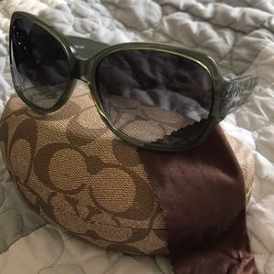 Deep Green Coach Sunglasses🍐💚❤️